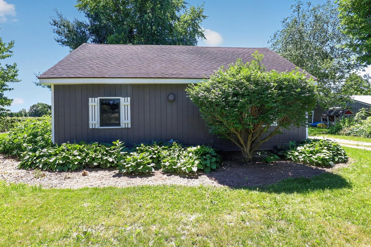 4th image of 65181 County Road 342, Hartford, MI 49057 | MLS# 70551085