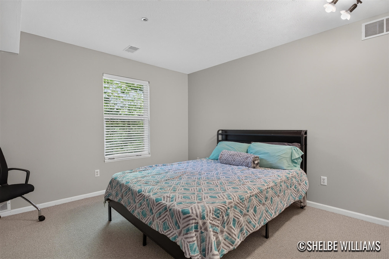 2nd image of 3065 Poplar Creek Dr, Grand Rapids, MI 49512