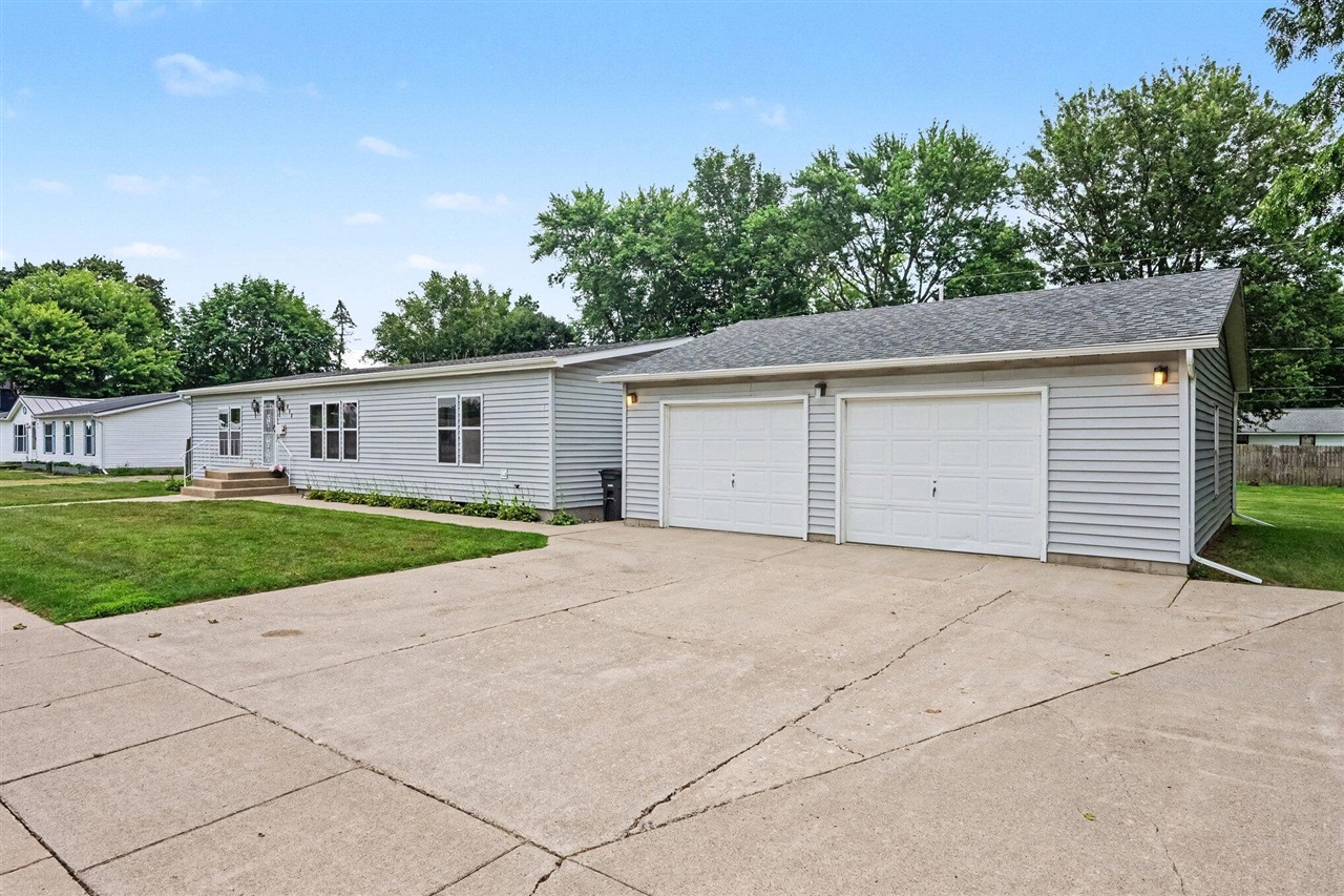 3rd image of 511 N Erie St, Three Rivers, MI 49093 | MLS# 70551111