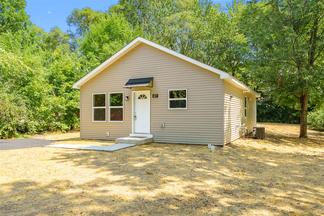 1st image of 657 Azuba Ave, Kalamazoo, MI 49048 | MLS# 70551117