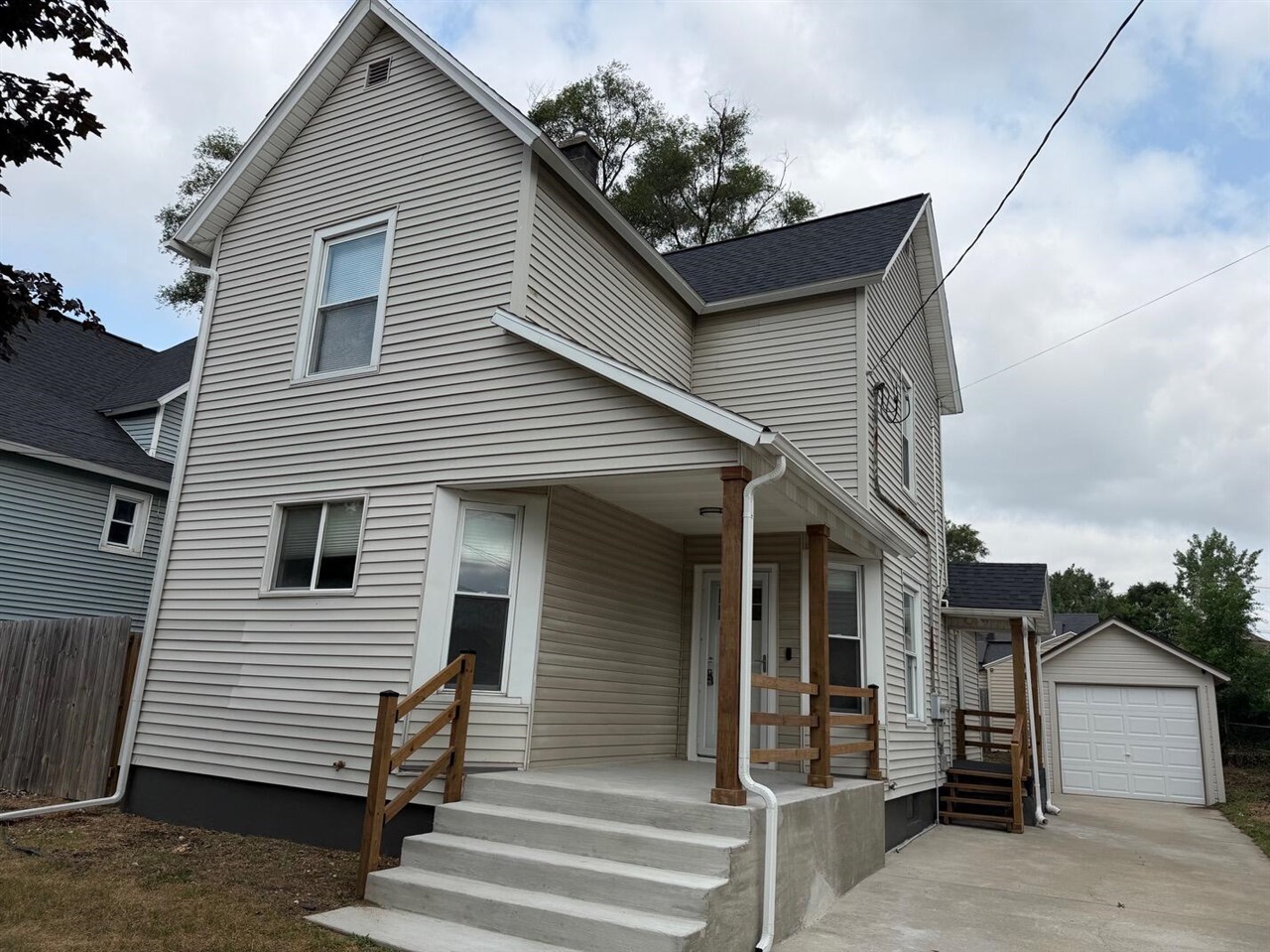 1st image of 43 Southview St, Grand Rapids, MI 49507 | MLS# 70551138