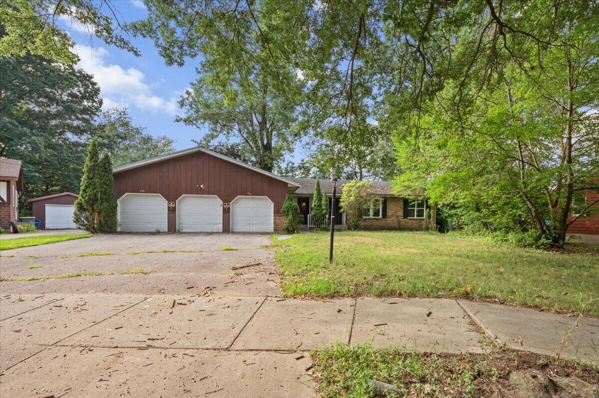 1st image of 944 Lancashire Ct, Grand Rapids, MI 49508 | MLS# 70551142