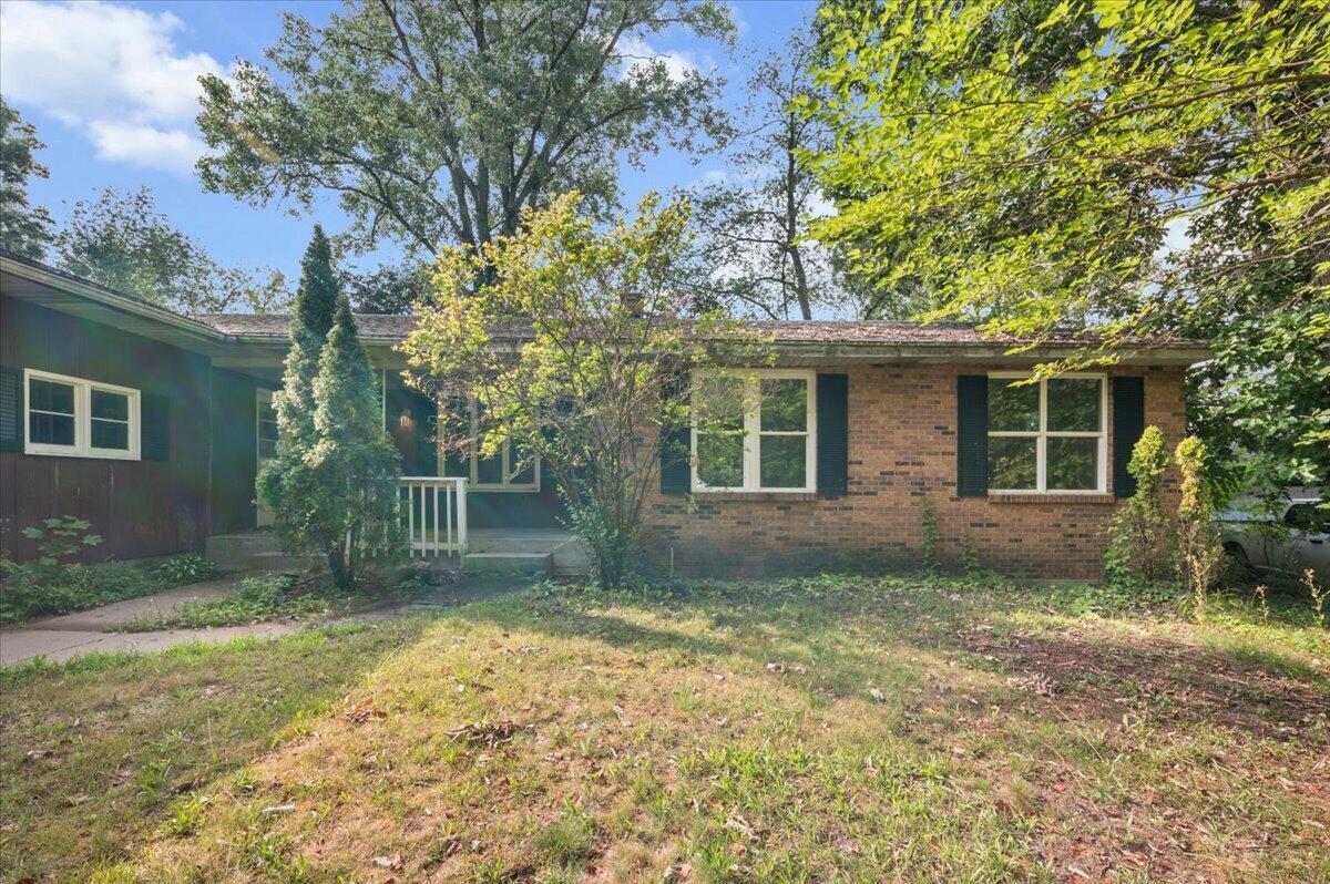 2nd image of 944 Lancashire Ct, Grand Rapids, MI 49508 | MLS# 70551142