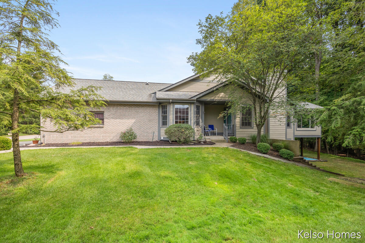 1st image of 2122 S Cross Creek Dr, Grand Rapids, MI 49508 | MLS# 70551156