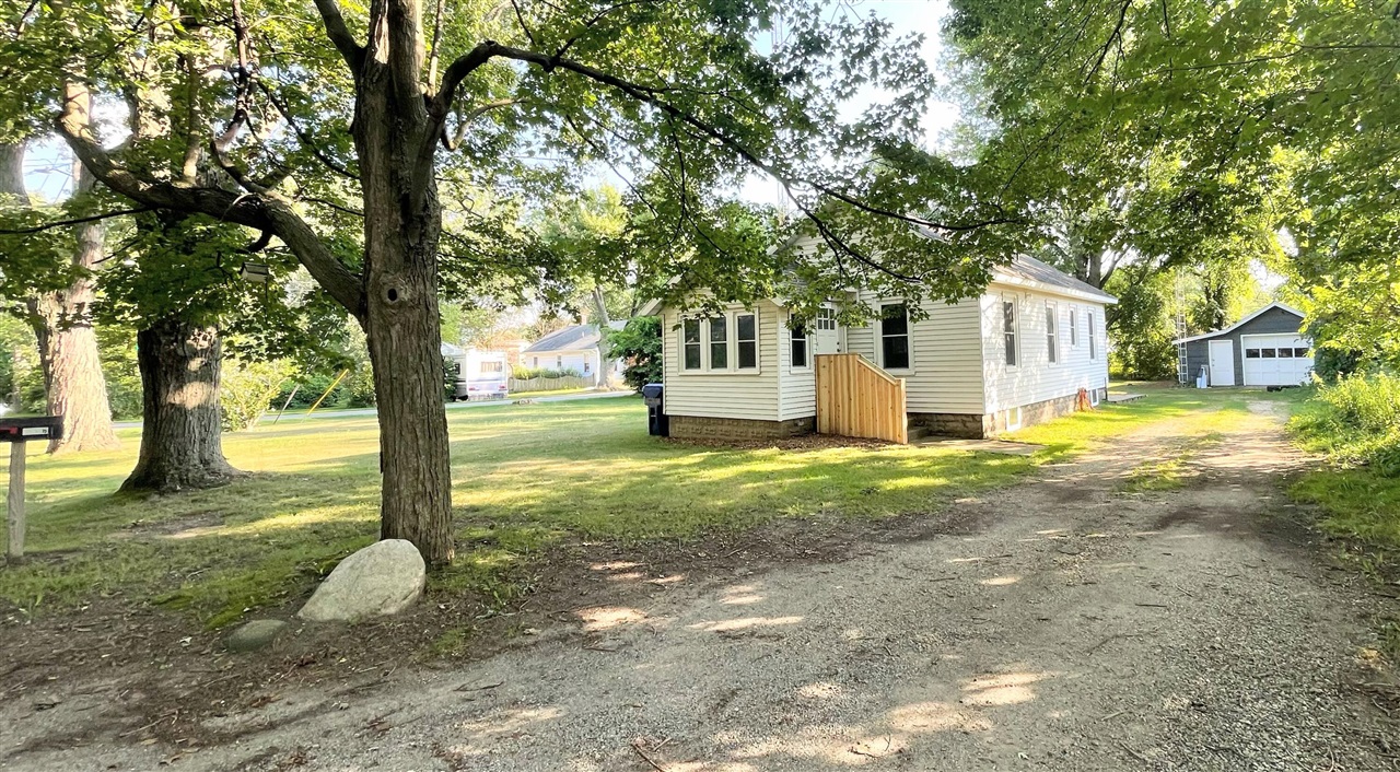 1st image of 1146 Coolidge Ave, Benton Harbor, MI 49022 | MLS# 70551176