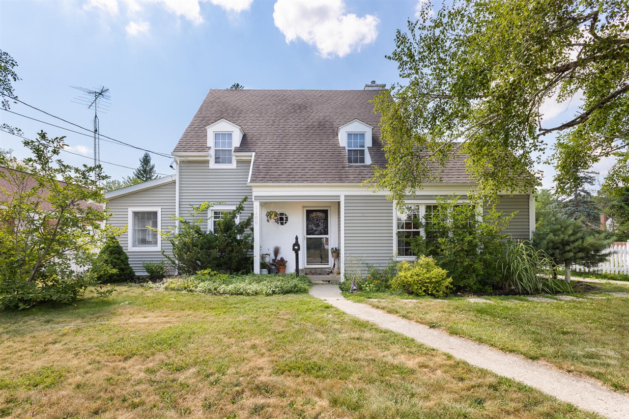 1st image of 1100 S Webster St, Jackson, MI 49203 | MLS# 70551191