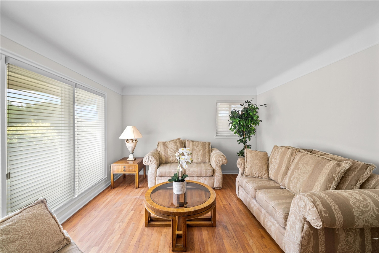 4th image of 30906 Roycroft St, Livonia, MI 48154 | MLS# 70551205