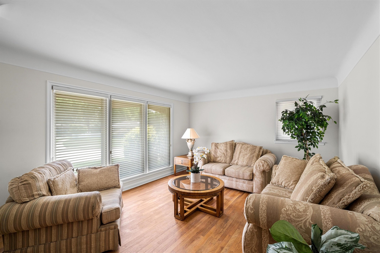 5th image of 30906 Roycroft St, Livonia, MI 48154 | MLS# 70551205