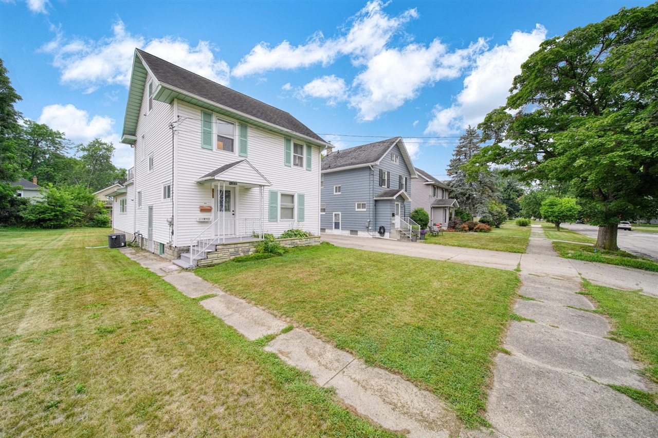 2nd image of 757 Glenwood Ave, Jackson, MI 49203 | MLS# 70551212