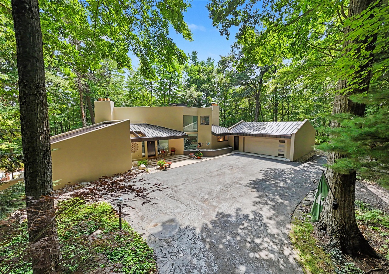 1st image of 10109 Hathaway Dr, Greenville, MI 48838 | MLS# 70551232