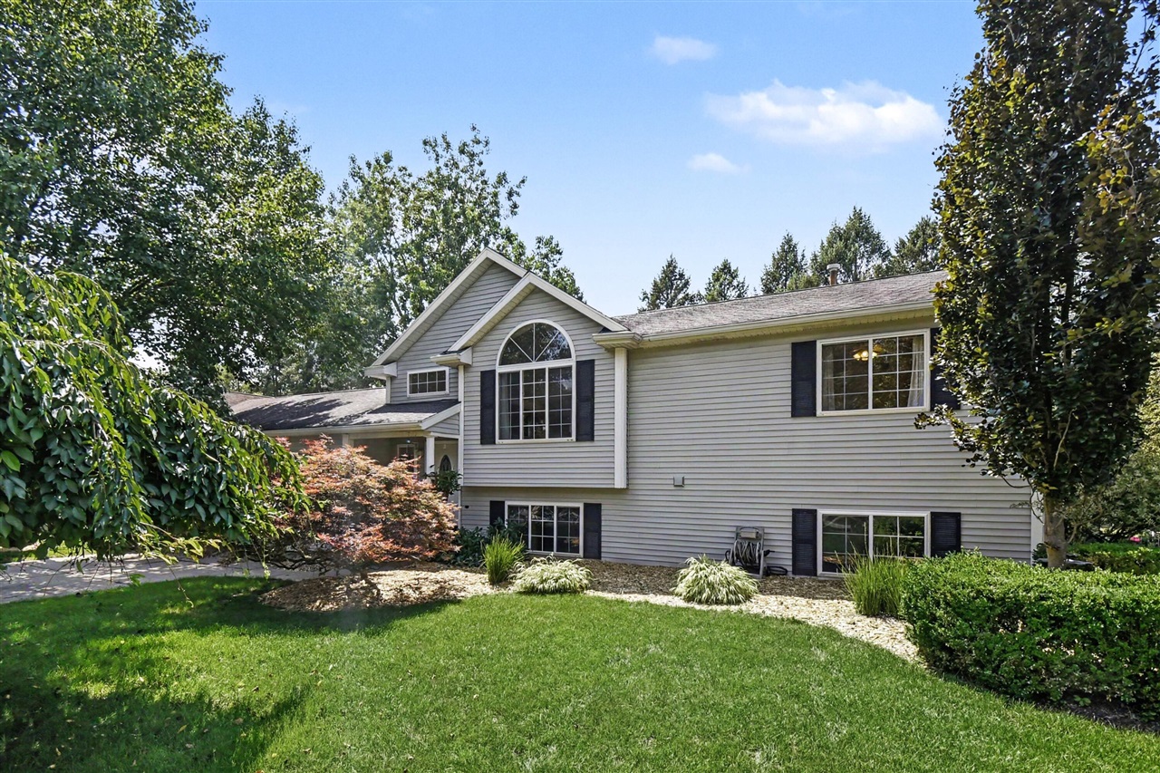 2nd image of 3539 Se Breton Valley Dr, Grand Rapids, MI 49512 | MLS# 70551251