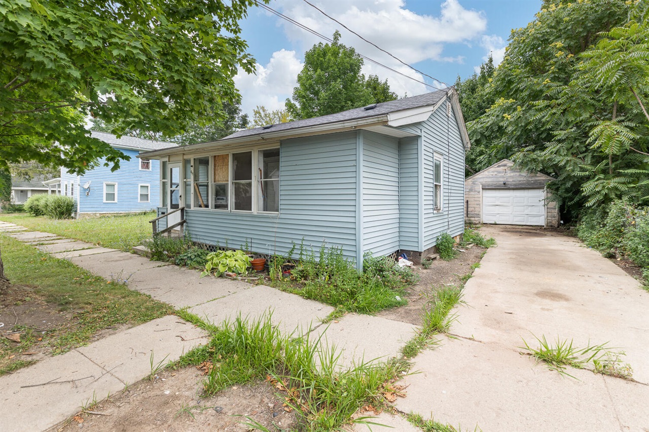 3rd image of 815 E Front St, Adrian, MI 49221 | MLS# 70551259