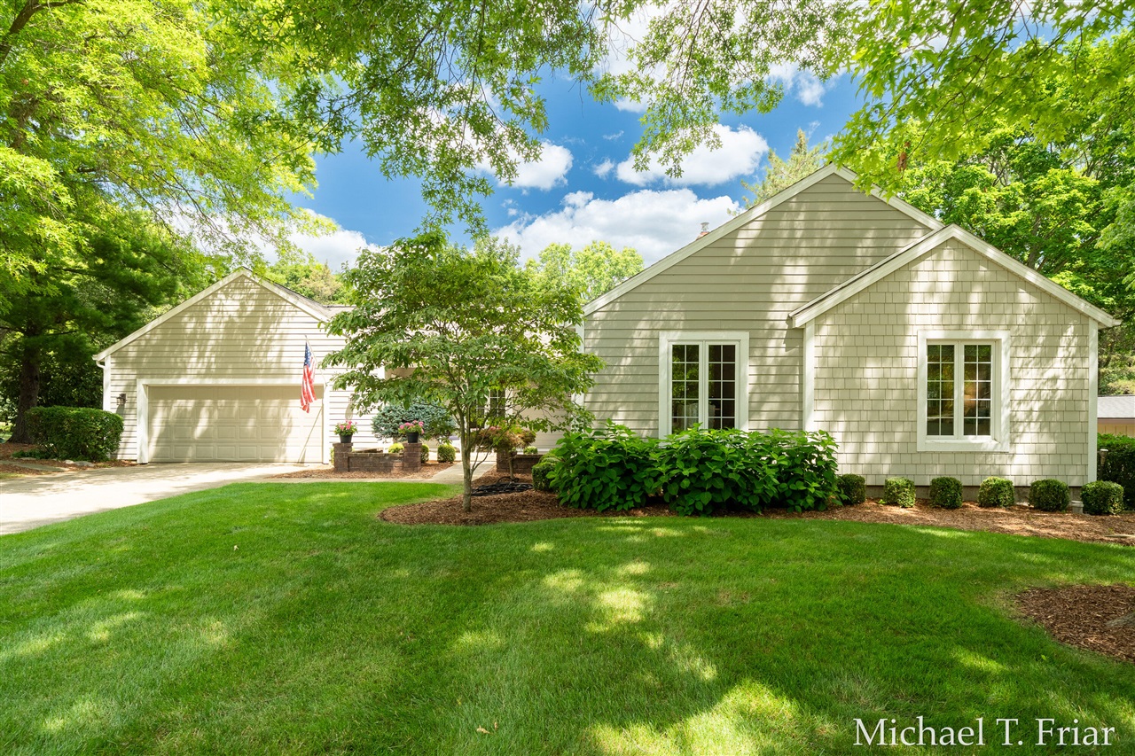 Photo 2 of Single family home for sale at 6479 Ridgemont Dr, Grand Rapids, MI 49546 | MLS# 70551264 | Listing updated on 2026-08-10