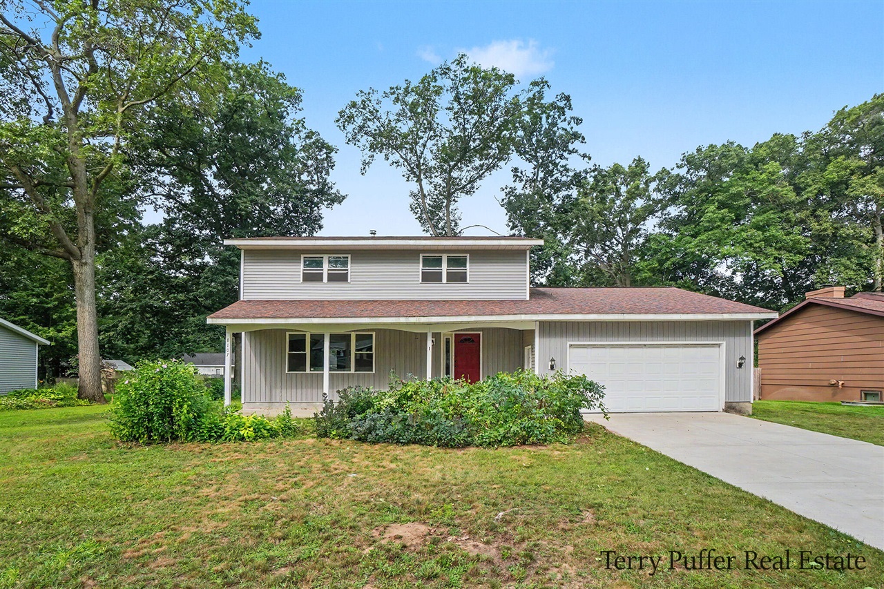 2nd image of 1107 Lancelot Dr, Muskegon, MI 49445 | MLS# 70551274
