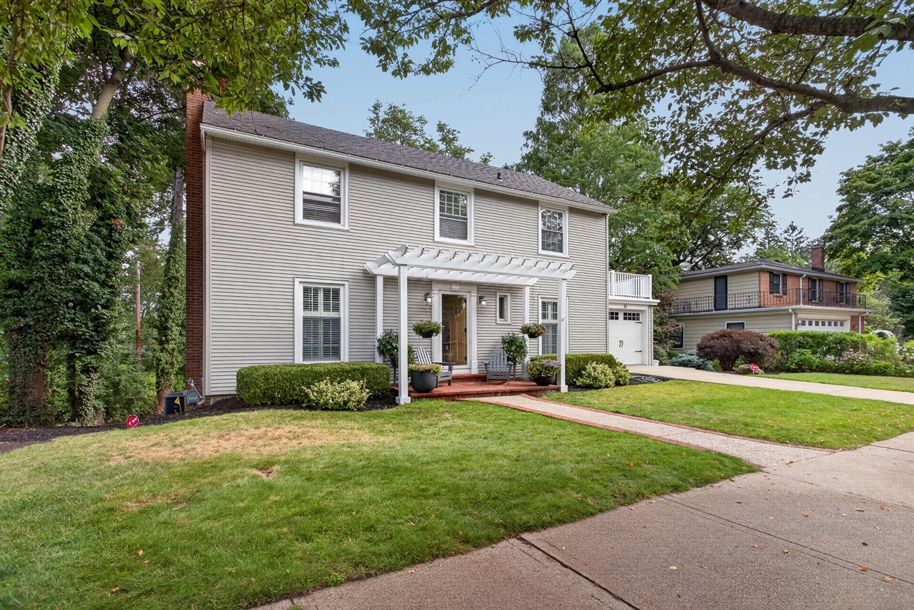 Photo 2 of Single family home for sale at 15 W 25th Street, Holland, MI 49423 | MLS# 70551276 | Listing updated on 2026-10-05