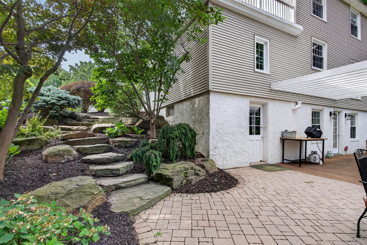 Photo 3 of Single family home for sale at 15 W 25th Street, Holland, MI 49423 | MLS# 70551276 | Listing updated on 2026-10-05