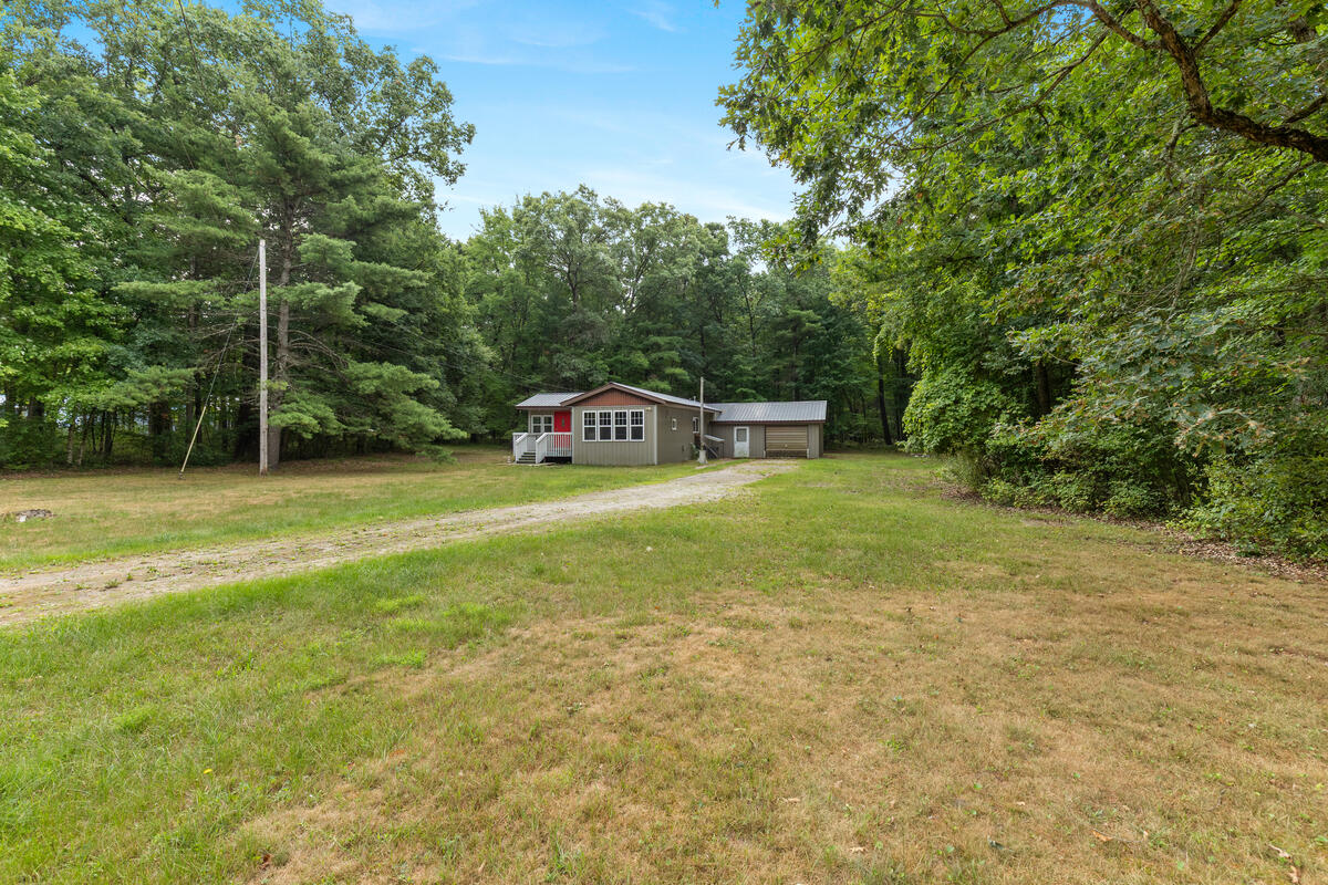 3rd image of 6860 S Croton Hardy Dr, Newaygo, MI 49337 | MLS# 70551290