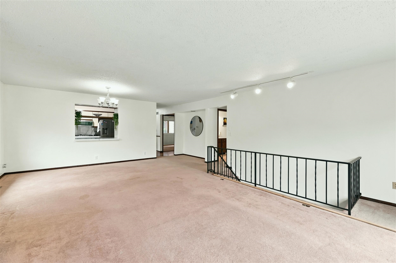 4th image of 625 Maple Creek Dr, Holland, MI 49423