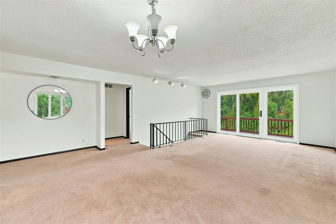 5th image of 625 Maple Creek Dr, Holland, MI 49423