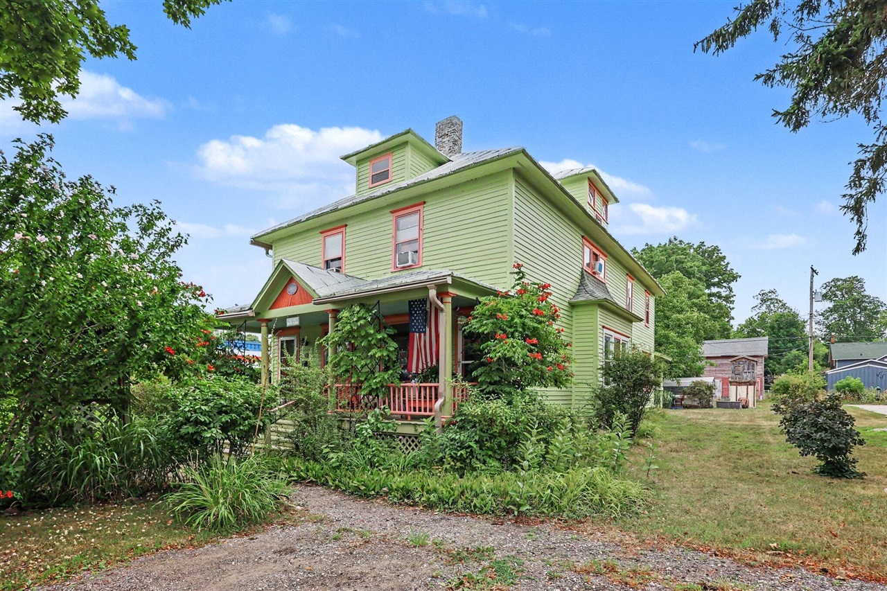 1st image of 109 S Division St, Whitehall, MI 49461 | MLS# 70551336