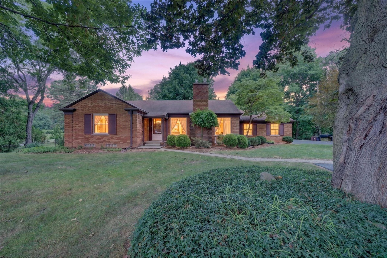 Photo 40 of Sale Pending at 30030 Westgate Rd, Farmington Hills, MI 48334 | MLS# 70551346 | Listing updated on 2026-09-02