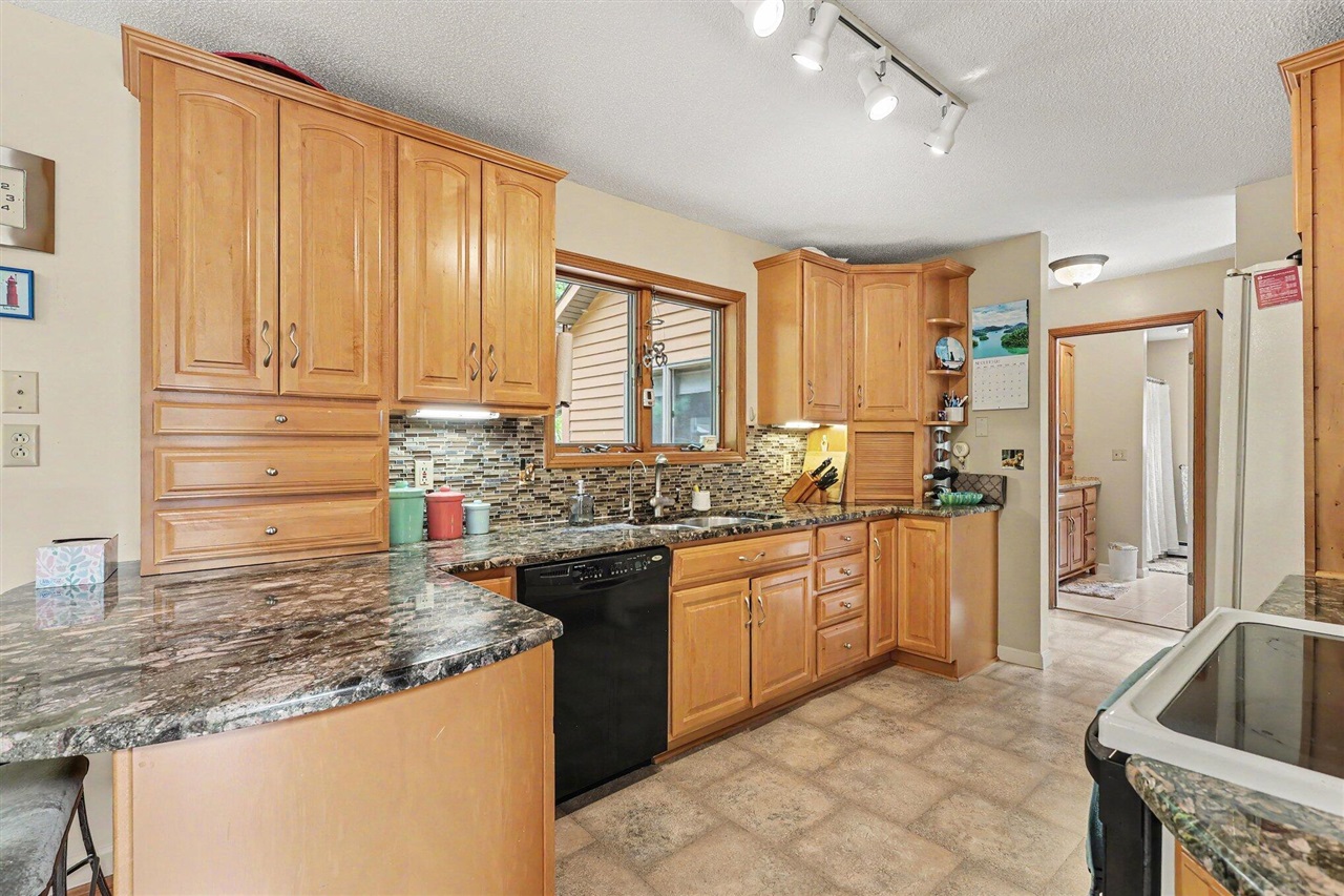 5th image of 2335 Bluffton Ave, Muskegon, MI 49441 | MLS# 70551382