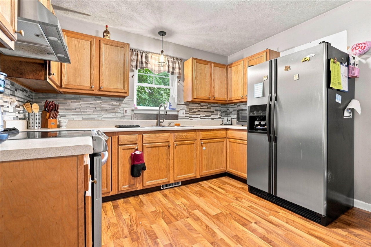 2nd image of 1166 Lee St, Wyoming, MI 49509 | MLS# 70551396