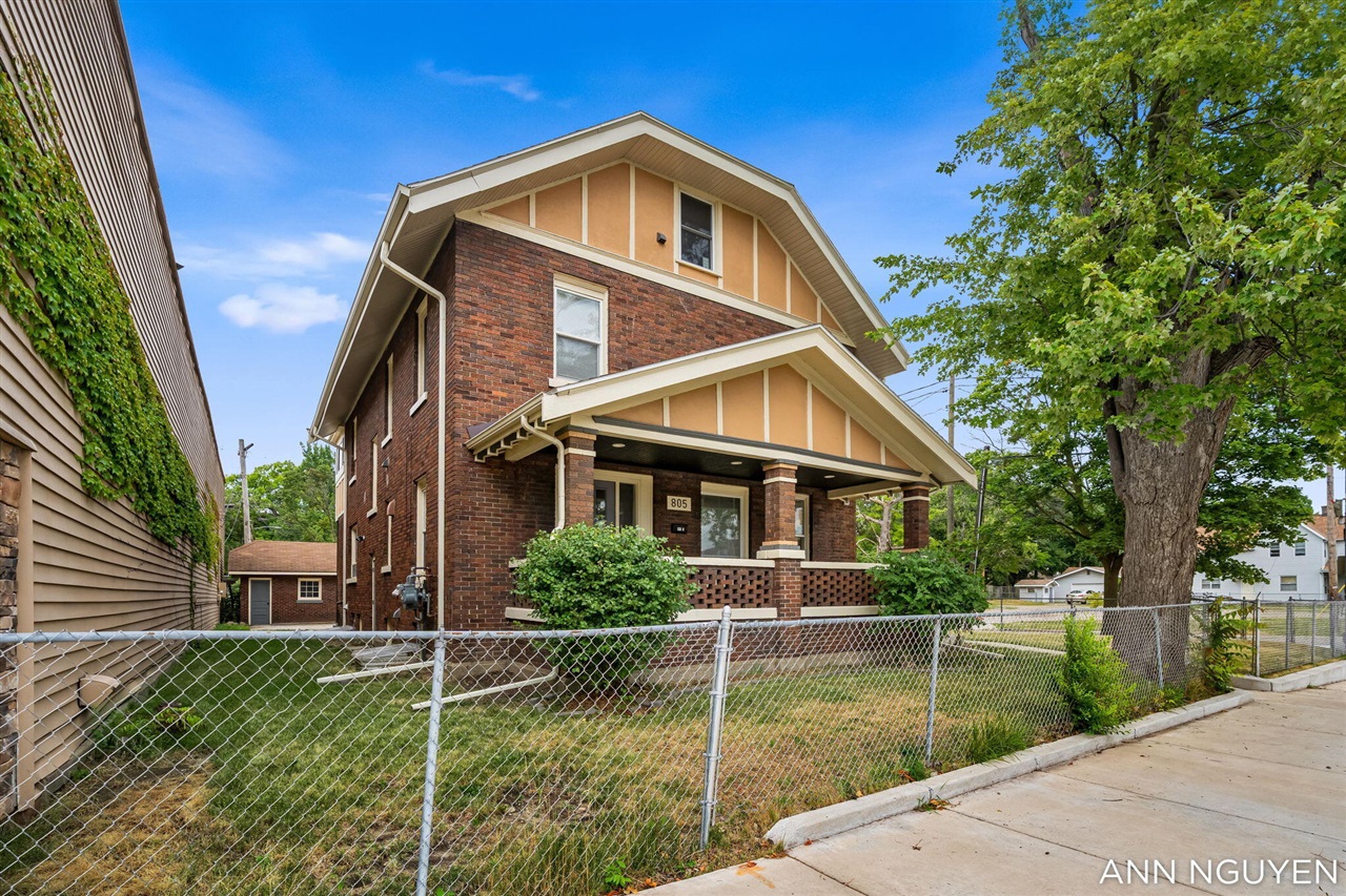 3rd image of 805 Cesar E Chavez Ave, Grand Rapids, MI 49503 | MLS# 70551421