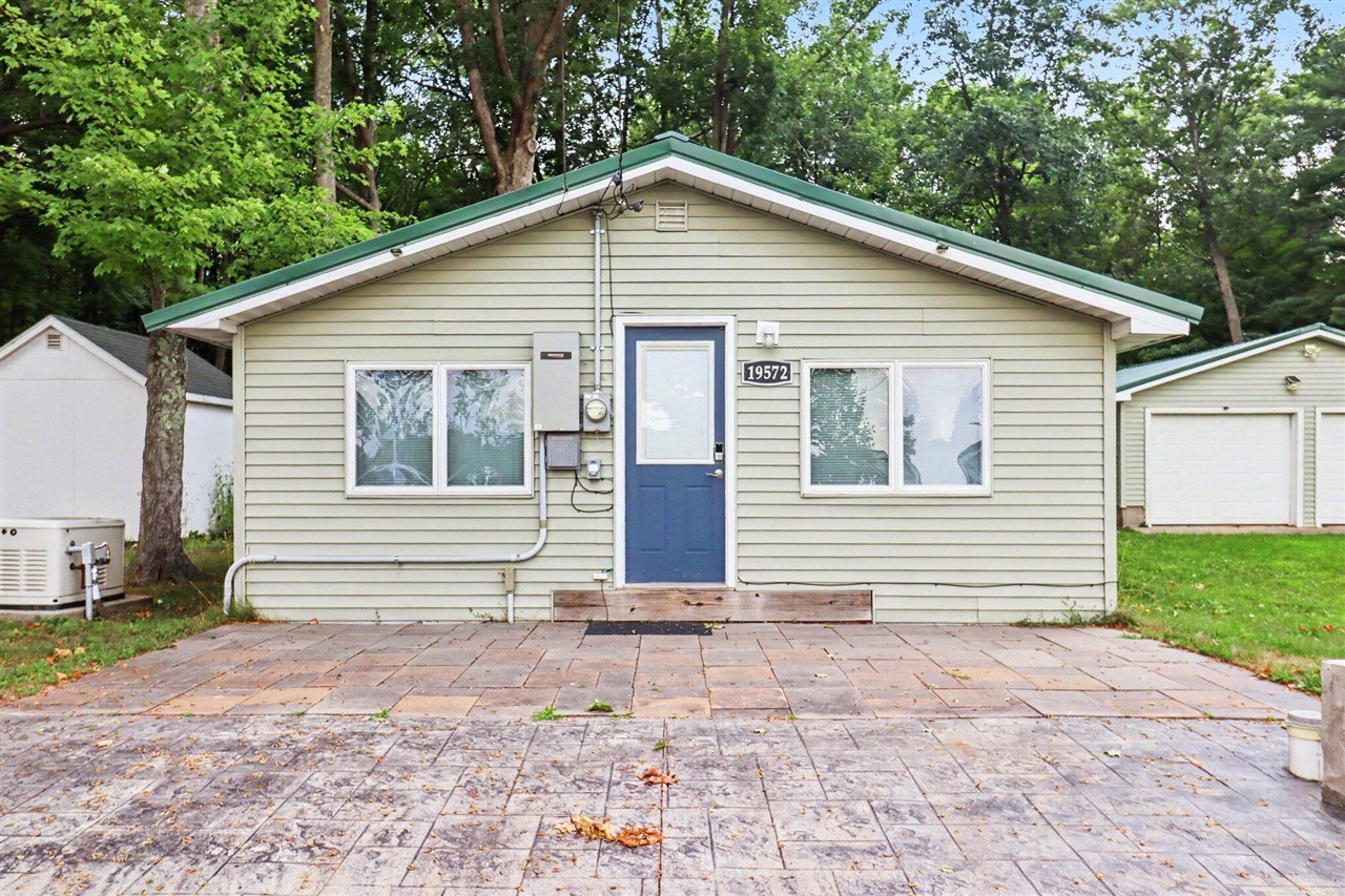 1st image of 19572 Park Rd, Big Rapids, MI 49307 | MLS# 70551457