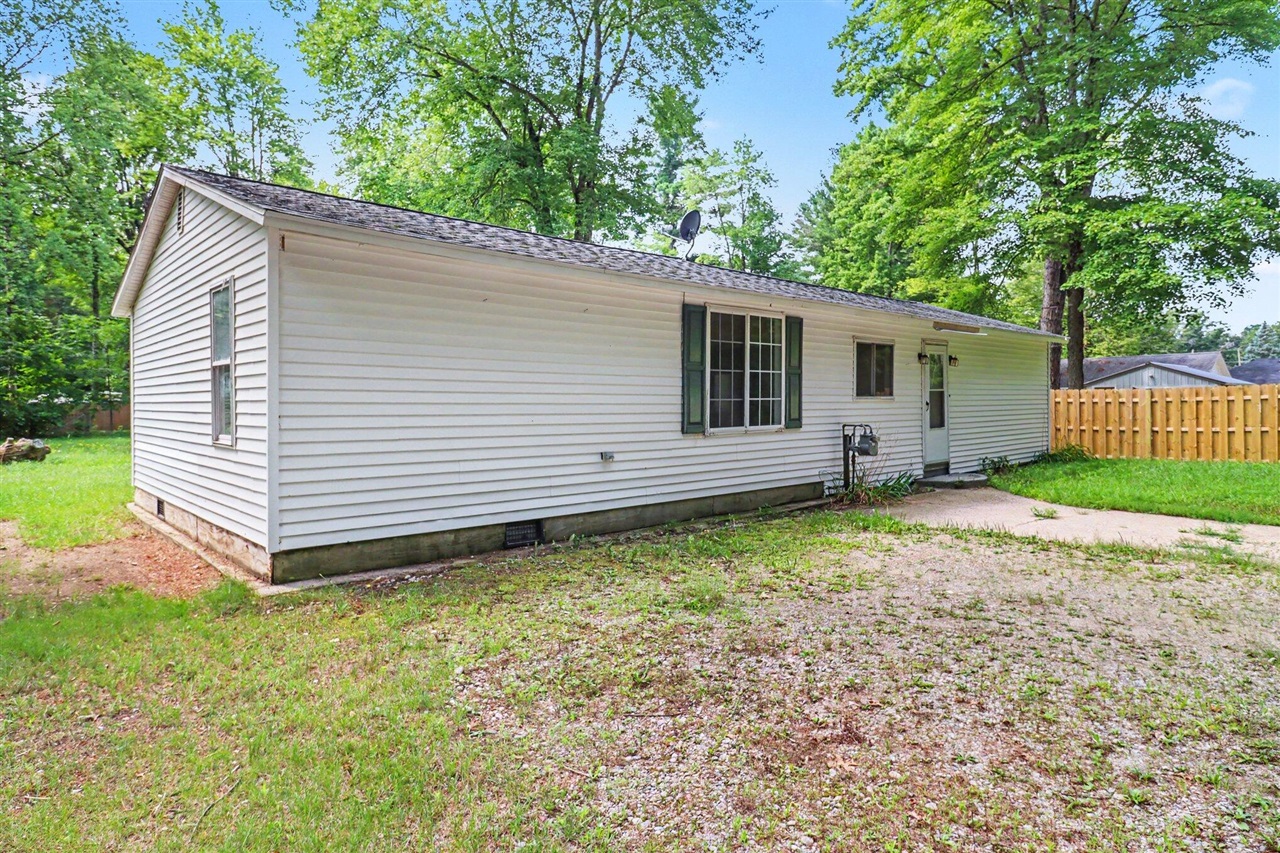 3rd image of 6860 Maple St, Newaygo, MI 49337 | MLS# 70551458