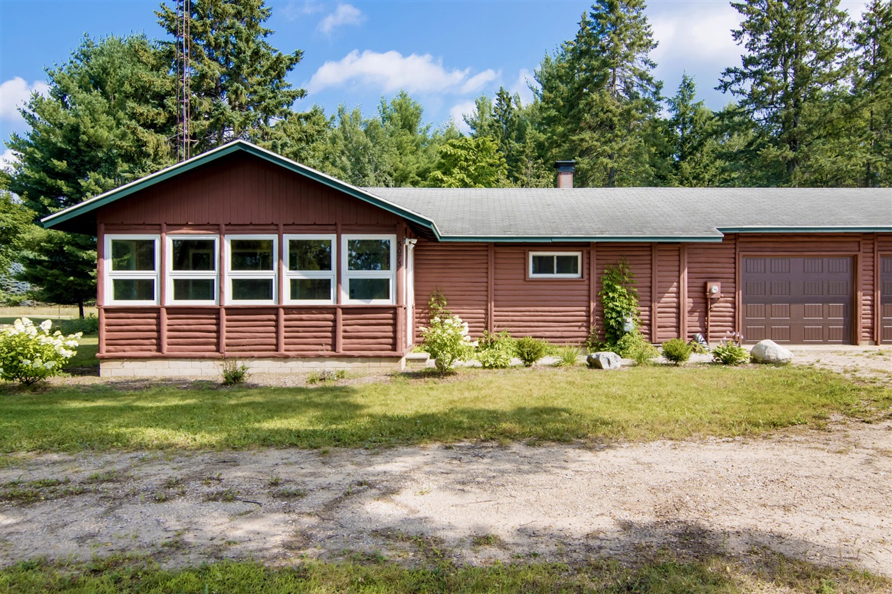 3rd image of 5073 Thumb Lake Rd, Boyne Falls, MI 49713 | MLS# 70551482