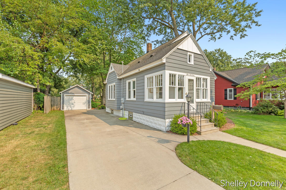 3rd image of 117 S Park St, Zeeland, MI 49464 | MLS# 70551483