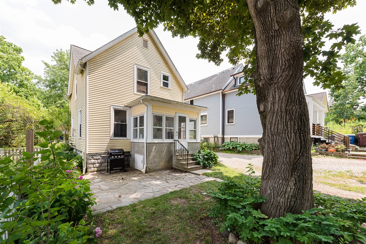 Photo 3 of Single family home for sale at 326 S 7th Street, Ann Arbor, MI 48103 | MLS# 70551506 | Listing updated on 2026-10-05