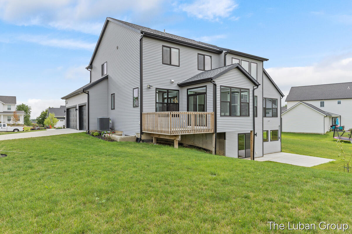 3rd image of 3338 Eagle Peak Dr, Jenison, MI 49428 | MLS# 70551515