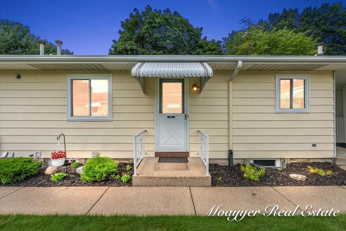 1st image of 5895 Leisure South Dr, Grand Rapids, MI 49548 | MLS# 70551516