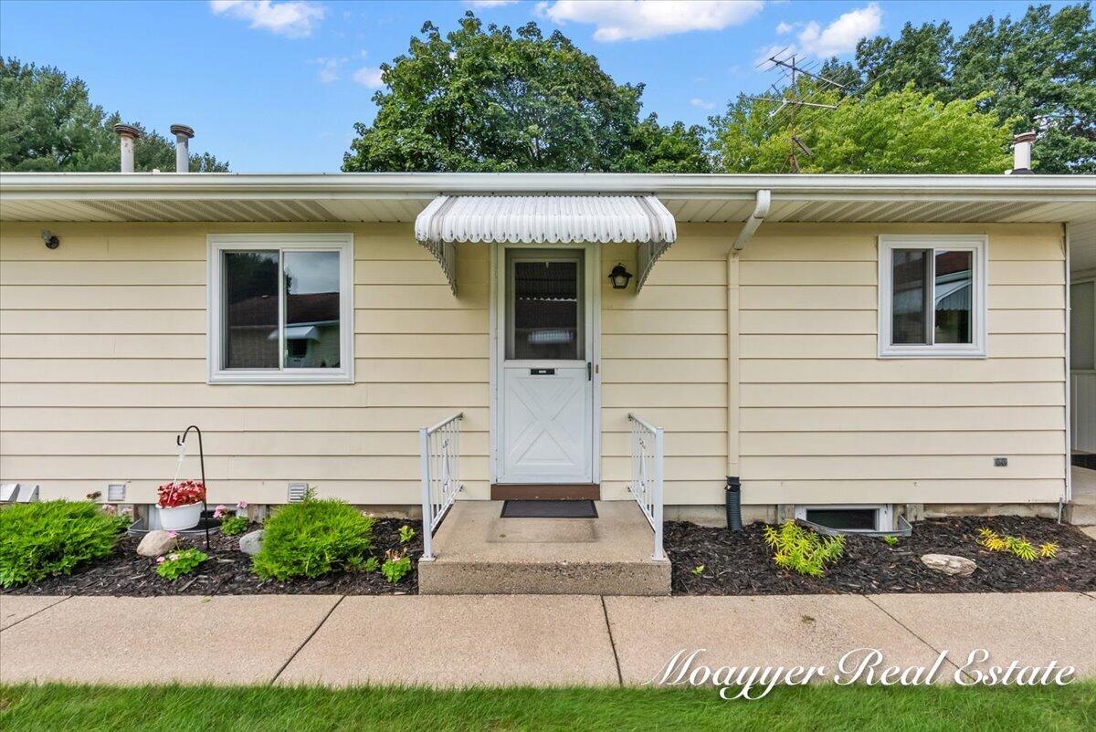 2nd image of 5895 Leisure South Dr, Grand Rapids, MI 49548 | MLS# 70551516