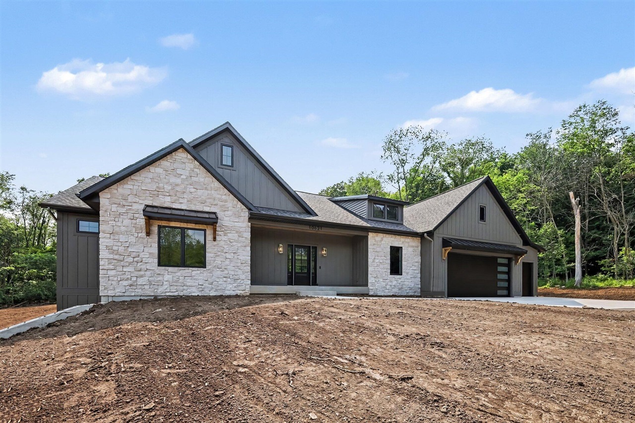 2nd image of 10621 Sun Da Go Dr, Middleville, MI 49333 | MLS# 70551528