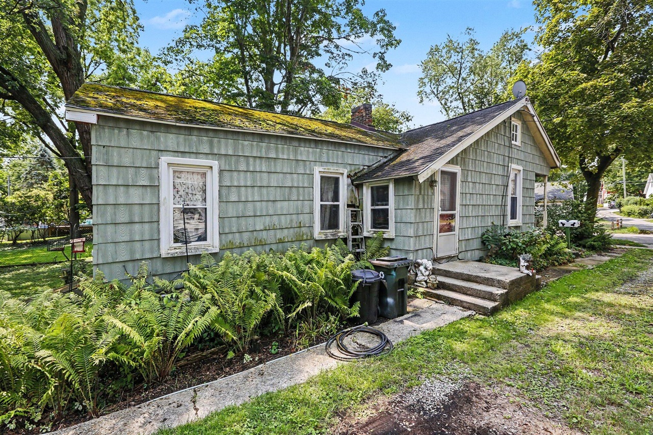 2nd image of 119 Madison St, Chelsea, MI 48118 | MLS# 70551553