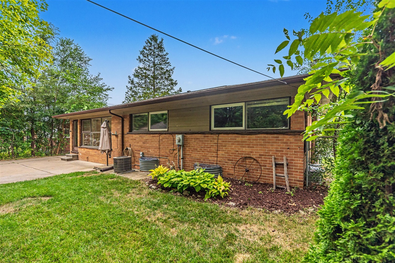 44th image of 1517 Catalina Dr, Ann Arbor, MI 48103 | MLS# 70551567