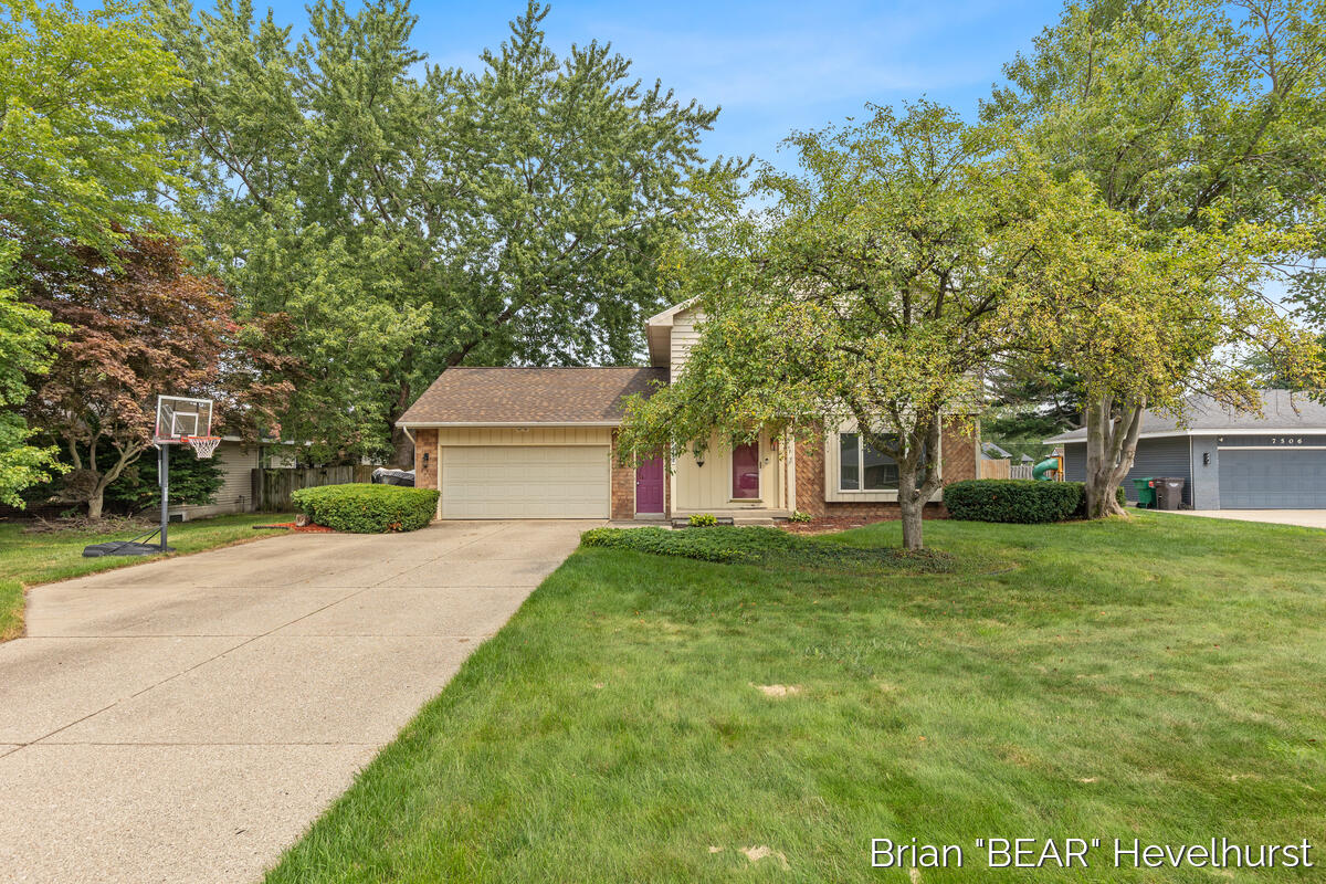 3rd image of 7520 Windgate Dr, Jenison, MI 49428 | MLS# 70551590