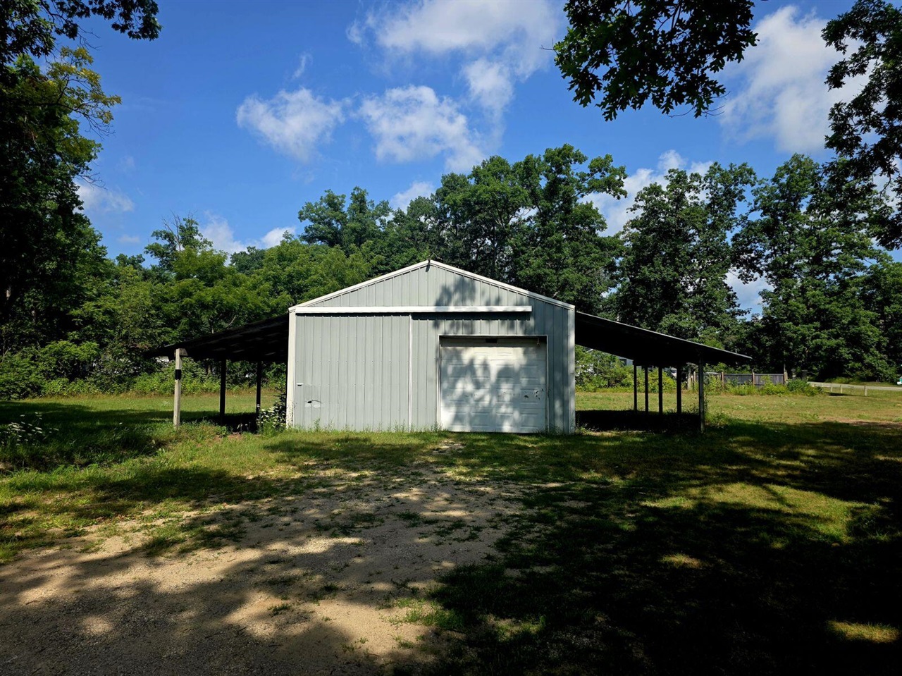 2nd image of 747 S Silver Dr, White Cloud, MI 49349 | MLS# 70551633