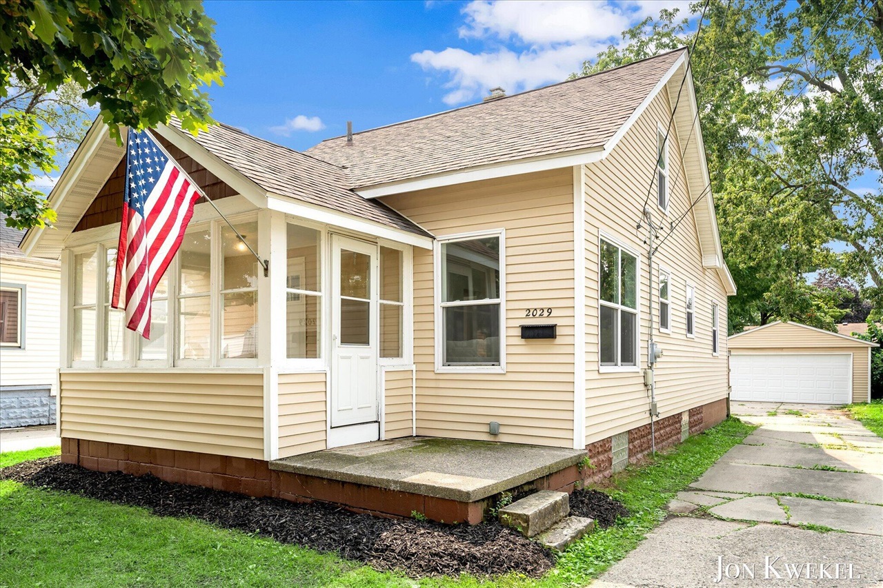 3rd image of 2029 Michael Ave, Wyoming, MI 49509 | MLS# 70551670
