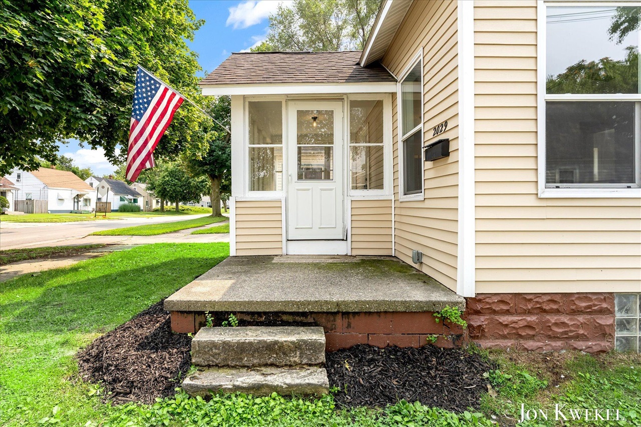 5th image of 2029 Michael Ave, Wyoming, MI 49509 | MLS# 70551670