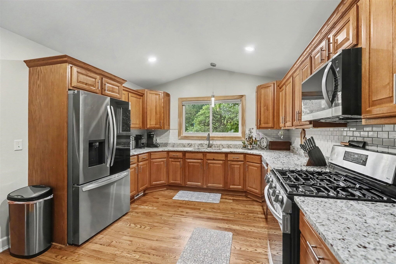 4th image of 37454 Eagle Dr, Livonia, MI 48150 | MLS# 70551675