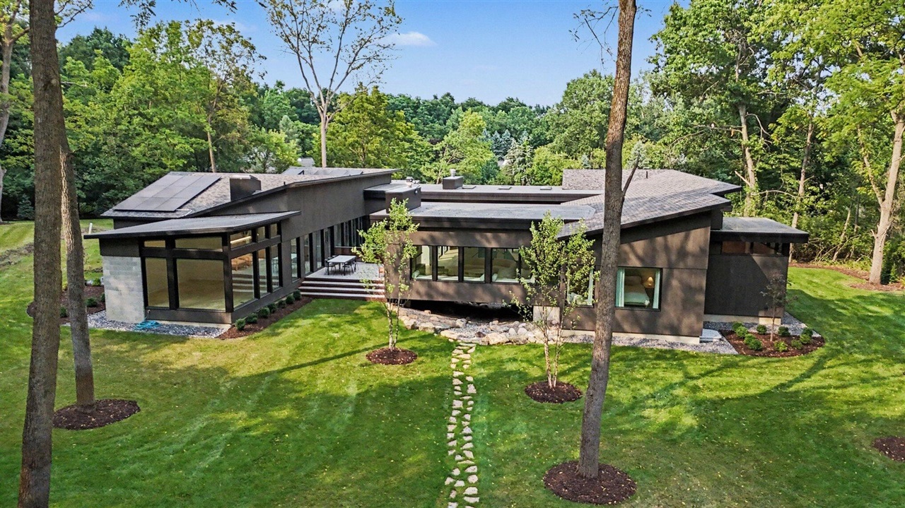 3rd image of 3657 Knoll Creek Ct, Ann Arbor, MI 48105 | MLS# 70551692