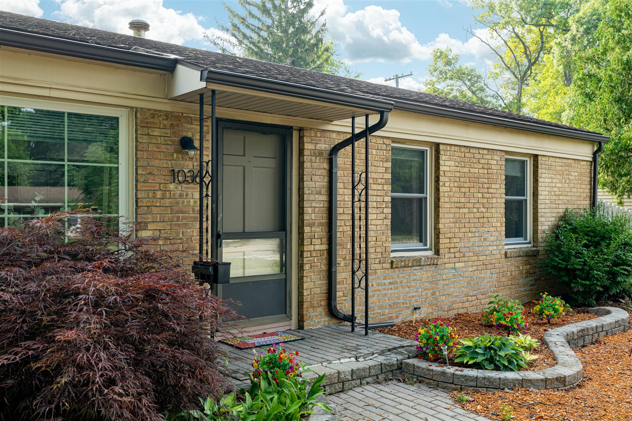 1st image of 1036 N Maple Rd, Ann Arbor, MI 48103 | MLS# 70551694