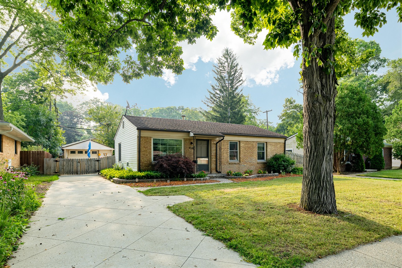 2nd image of 1036 N Maple Rd, Ann Arbor, MI 48103 | MLS# 70551694