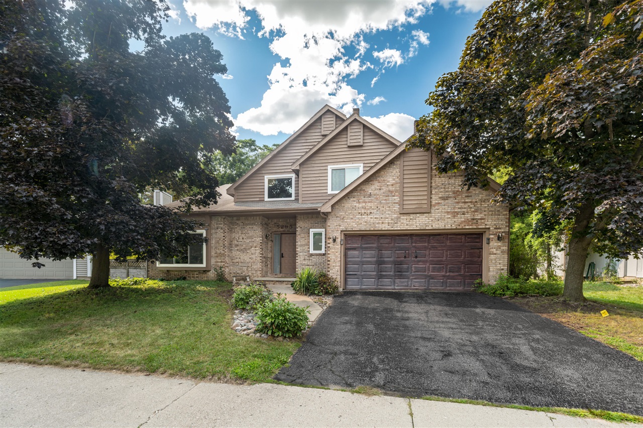 2nd image of 5295 Bear Lake Dr, East Lansing, MI 48823 | MLS# 70551700