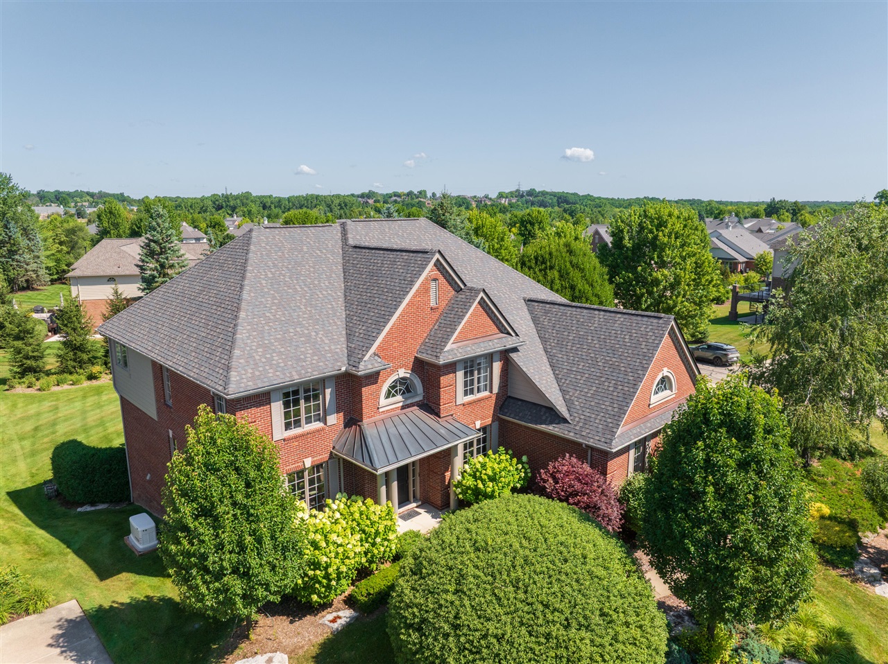 2nd image of 2910 N Addison Cir, Rochester, MI 48306 | MLS# 70551708