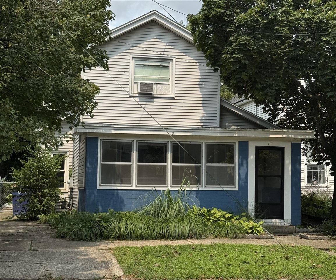1st image of 711 Veto St, Grand Rapids, MI 49504 | MLS# 70551722